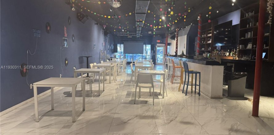 Propiedad comercial en Hollywood, Florida № 1989395