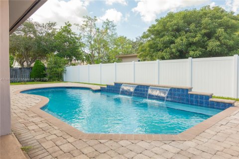House in Cooper City, Florida 3 bedrooms, 160.81 sq.m. № 1839677 - photo 18