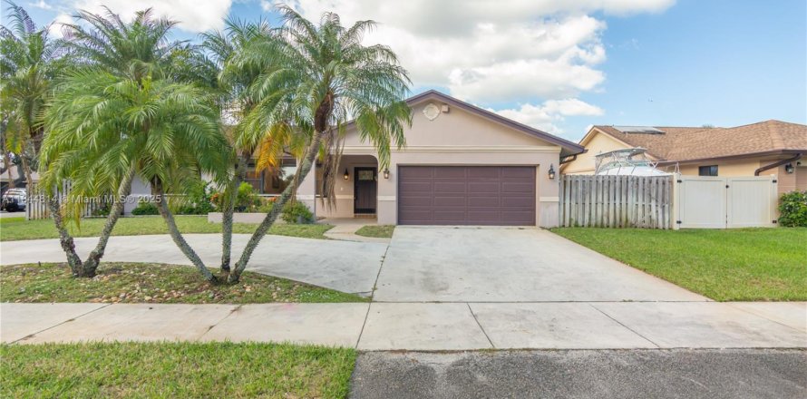 House in Cooper City, Florida 3 bedrooms, 160.81 sq.m. № 1839677