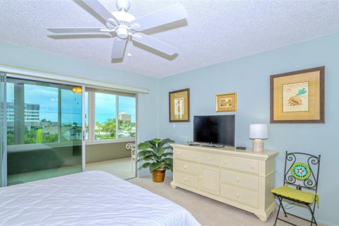Condo in Sarasota, Florida, 2 bedrooms  № 1723825 - photo 21