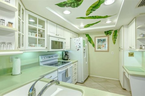 Condo in Sarasota, Florida, 2 bedrooms  № 1723825 - photo 13