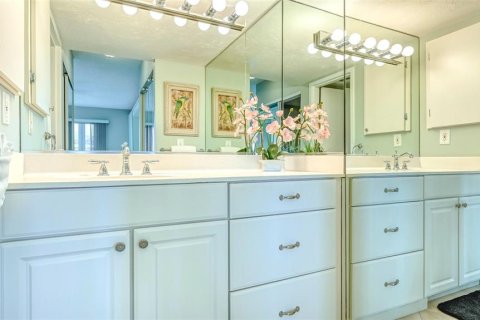 Condo in Sarasota, Florida, 2 bedrooms  № 1723825 - photo 24