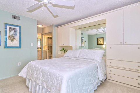 Condo in Sarasota, Florida, 2 bedrooms  № 1723825 - photo 22