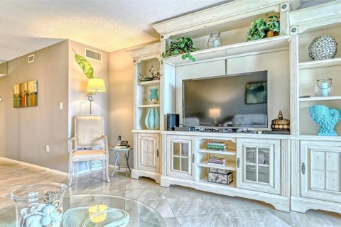 Condo in Sarasota, Florida, 2 bedrooms  № 1723825 - photo 18