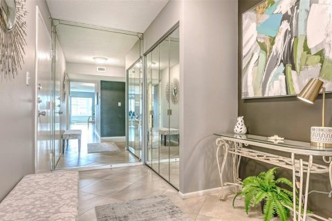 Condo in Sarasota, Florida, 2 bedrooms  № 1723825 - photo 2