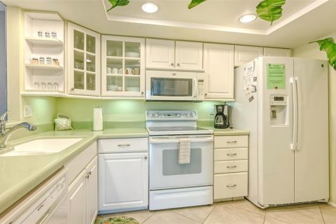 Condo in Sarasota, Florida, 2 bedrooms  № 1723825 - photo 14