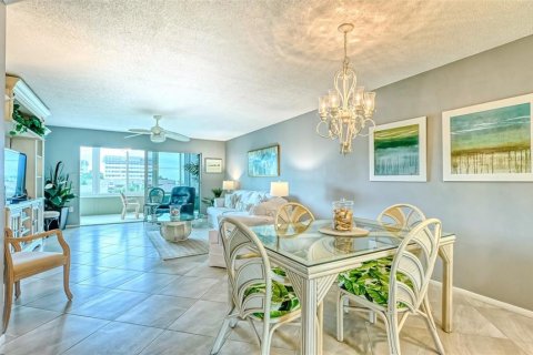 Condo in Sarasota, Florida, 2 bedrooms  № 1723825 - photo 3