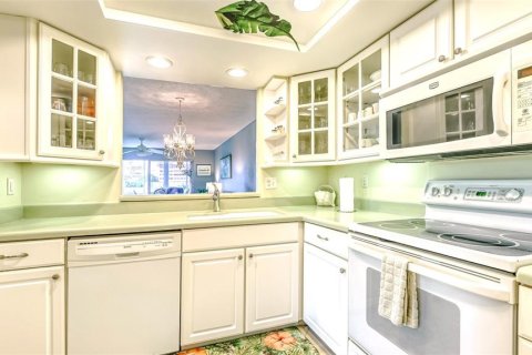 Condo in Sarasota, Florida, 2 bedrooms  № 1723825 - photo 16