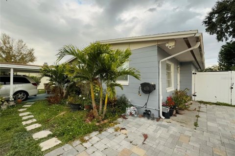 House in Kissimmee, Florida 4 bedrooms, 118.91 sq.m. № 2215515 - photo 9