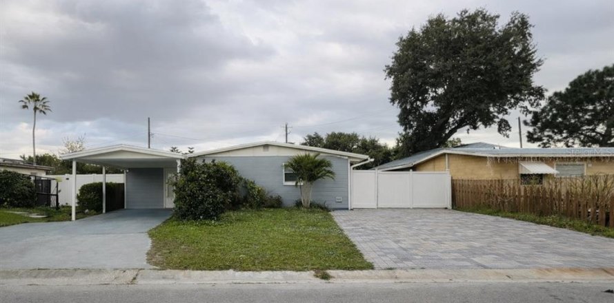 House in Kissimmee, Florida 4 bedrooms, 118.91 sq.m. № 2215515