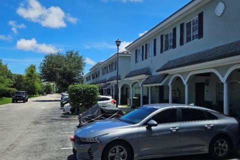 Appartement à Palm Springs, Floride 3 chambres, 124.67 m2 № 2241542