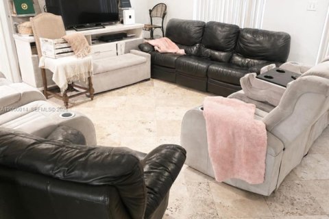 Купить виллу или дом в Пемброк-Пайнс, Флорида 3 спальни, 132.85м2, № 2072600 - фото 6