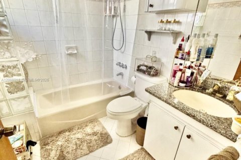 Купить виллу или дом в Пемброк-Пайнс, Флорида 3 спальни, 132.85м2, № 2072600 - фото 13