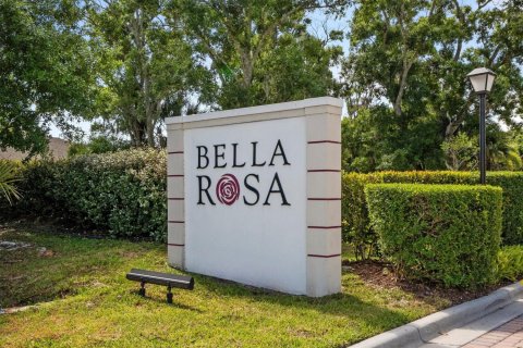 House in Vero Beach, Florida 2 bedrooms, 145.95 sq.m. № 1151460 - photo 1