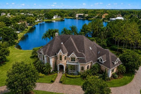 House in Lutz, Florida 5 bedrooms, 679.49 sq.m. № 2140899