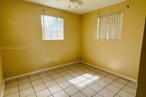 Villa ou maison à louer à Dania Beach, Floride: 2 chambres, 111.76 m2 № 1966565 - photo 5