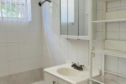 Villa ou maison à louer à Dania Beach, Floride: 2 chambres, 111.76 m2 № 1966565 - photo 4