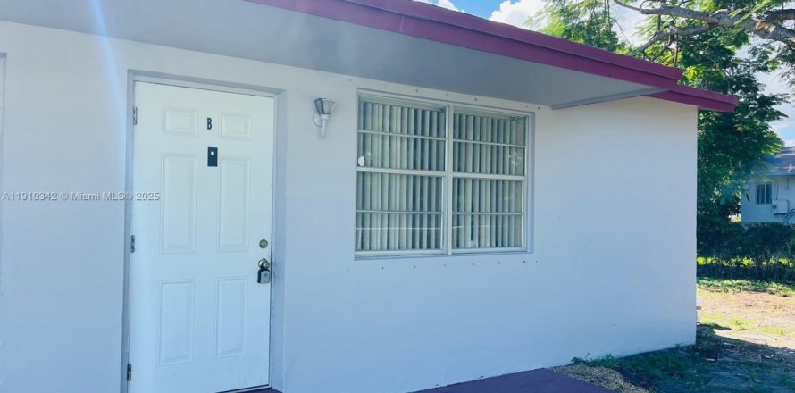 Villa ou maison à Dania Beach, Floride 2 chambres, 111.76 m2 № 1966565