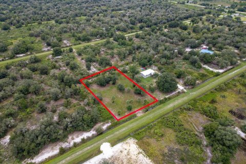 Terreno en Okeechobee, Florida № 2212640
