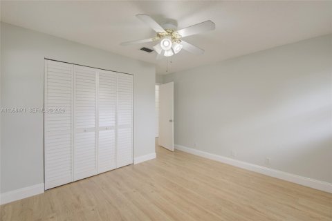 Снять в аренду кондоминиум в Корал-Спрингс, Флорида 2 спальни, 74.32м2, № 2024435 - фото 28