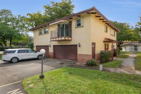 Кондоминиум с 2 спальнями в Корал-Спрингс, Флорида № 2024435