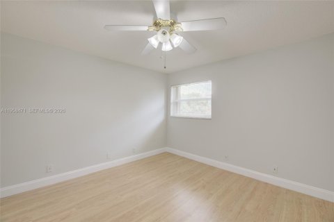 Снять в аренду кондоминиум в Корал-Спрингс, Флорида 2 спальни, 74.32м2, № 2024435 - фото 29