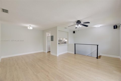 Снять в аренду кондоминиум в Корал-Спрингс, Флорида 2 спальни, 74.32м2, № 2024435 - фото 12