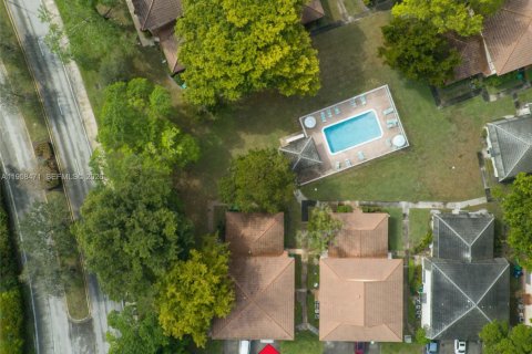 Снять в аренду кондоминиум в Корал-Спрингс, Флорида 2 спальни, 74.32м2, № 2024435 - фото 10