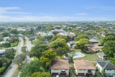 Снять в аренду кондоминиум в Корал-Спрингс, Флорида 2 спальни, 74.32м2, № 2024435 - фото 6