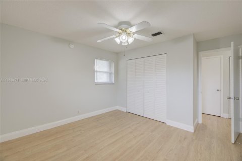 Снять в аренду кондоминиум в Корал-Спрингс, Флорида 2 спальни, 74.32м2, № 2024435 - фото 27