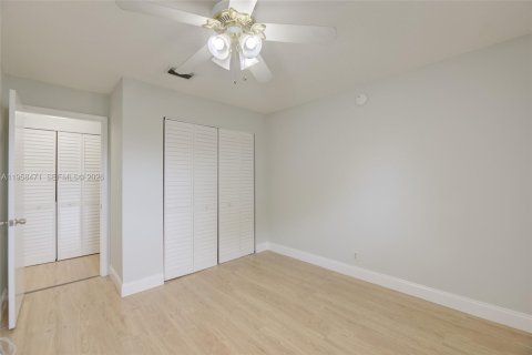 Снять в аренду кондоминиум в Корал-Спрингс, Флорида 2 спальни, 74.32м2, № 2024435 - фото 24