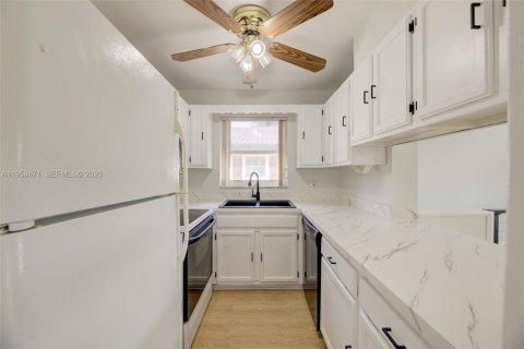 Снять в аренду кондоминиум в Корал-Спрингс, Флорида 2 спальни, 74.32м2, № 2024435 - фото 17