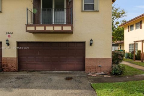 Снять в аренду кондоминиум в Корал-Спрингс, Флорида 2 спальни, 74.32м2, № 2024435 - фото 2