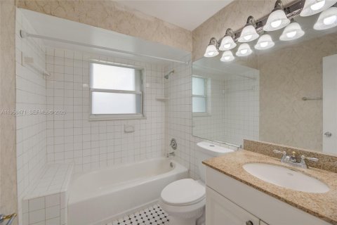 Снять в аренду кондоминиум в Корал-Спрингс, Флорида 2 спальни, 74.32м2, № 2024435 - фото 25