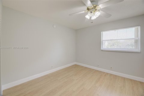 Снять в аренду кондоминиум в Корал-Спрингс, Флорида 2 спальни, 74.32м2, № 2024435 - фото 21