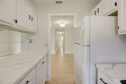 Снять в аренду кондоминиум в Корал-Спрингс, Флорида 2 спальни, 74.32м2, № 2024435 - фото 19