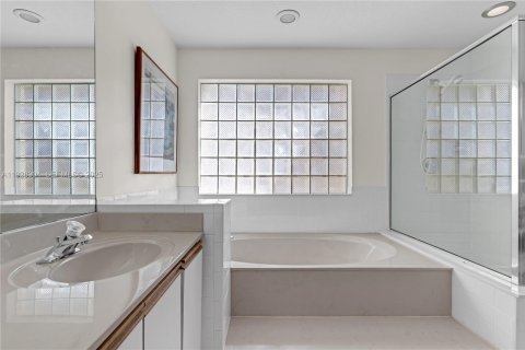 Casa en venta en Plantation, Florida, 3 dormitorios, 203.18 m2 № 1988470 - foto 8