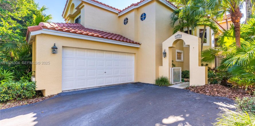 Casa en Plantation, Florida 3 dormitorios, 203.18 m2 № 1988470