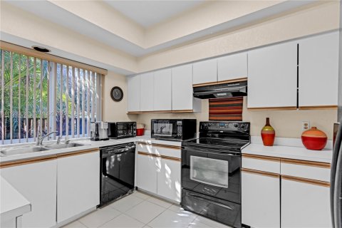 Casa en venta en Plantation, Florida, 3 dormitorios, 203.18 m2 № 1988470 - foto 5