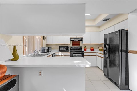 Casa en venta en Plantation, Florida, 3 dormitorios, 203.18 m2 № 1988470 - foto 6