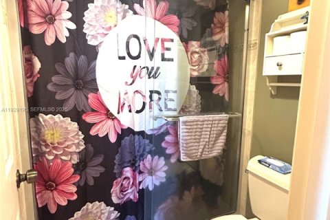 Condominio en venta en Pembroke Pines, Florida, 1 dormitorio, 72.46 m2 № 2034231 - foto 5