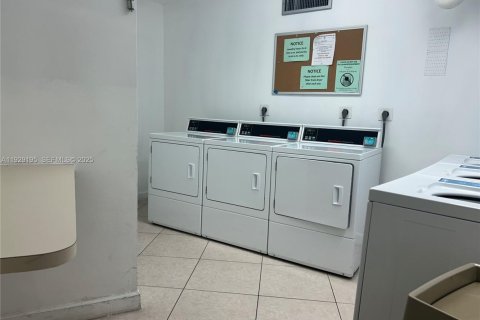 Condominio en venta en Pembroke Pines, Florida, 1 dormitorio, 72.46 m2 № 2034231 - foto 22