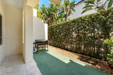 Condo in Coral Gables, Florida, 3 bedrooms  № 1743961 - photo 14