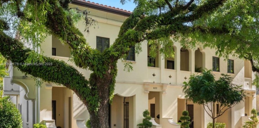Condo in Coral Gables, Florida, 3 bedrooms № 1743961