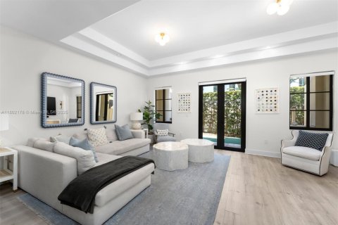 Condo in Coral Gables, Florida, 3 bedrooms  № 1743961 - photo 2