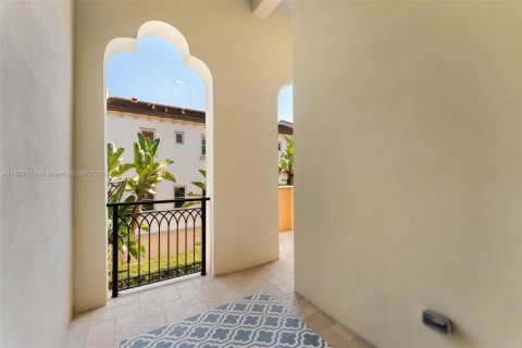 Condo in Coral Gables, Florida, 3 bedrooms  № 1743961 - photo 9