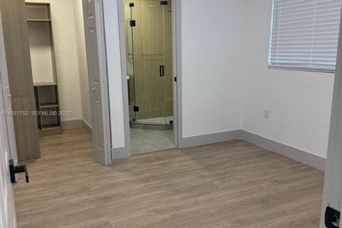 Villa ou maison à louer à Miami, Floride: 2 chambres, 184.32 m2 № 1990210 - photo 6