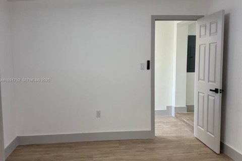Villa ou maison à louer à Miami, Floride: 2 chambres, 184.32 m2 № 1990210 - photo 3