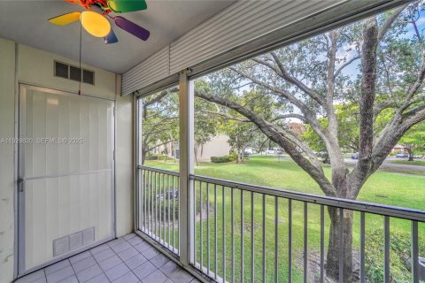 Copropriété à vendre à Pembroke Pines, Floride: 2 chambres, 102.19 m2 № 1987113 - photo 25