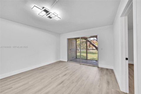 Copropriété à vendre à Pembroke Pines, Floride: 2 chambres, 102.19 m2 № 1987113 - photo 10